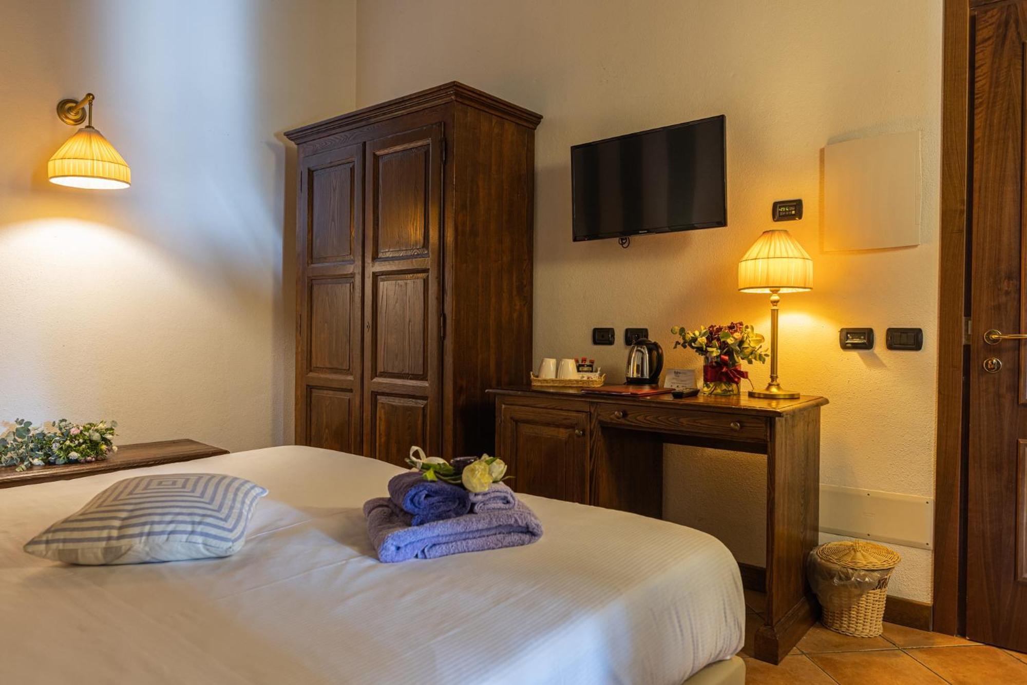 Al Castello Resort Sillavengo エクステリア 写真