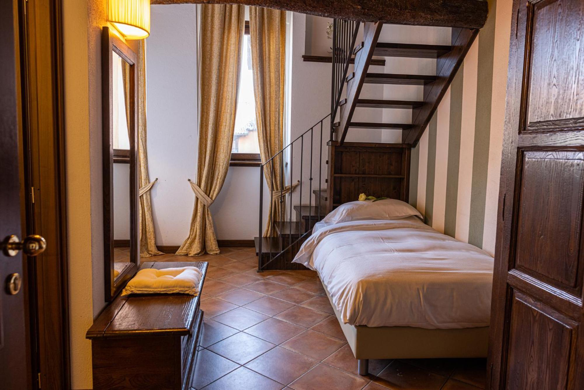 Al Castello Resort Sillavengo エクステリア 写真