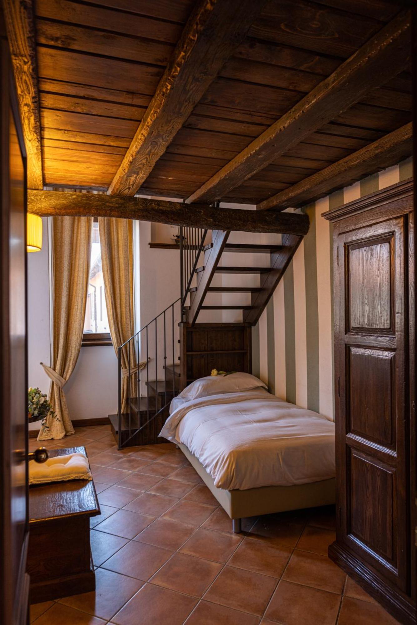 Al Castello Resort Sillavengo エクステリア 写真
